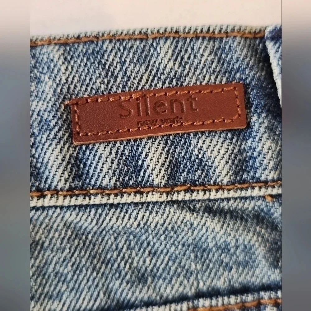 NWT || SILENT NEW YORK || cut off denim jeans
